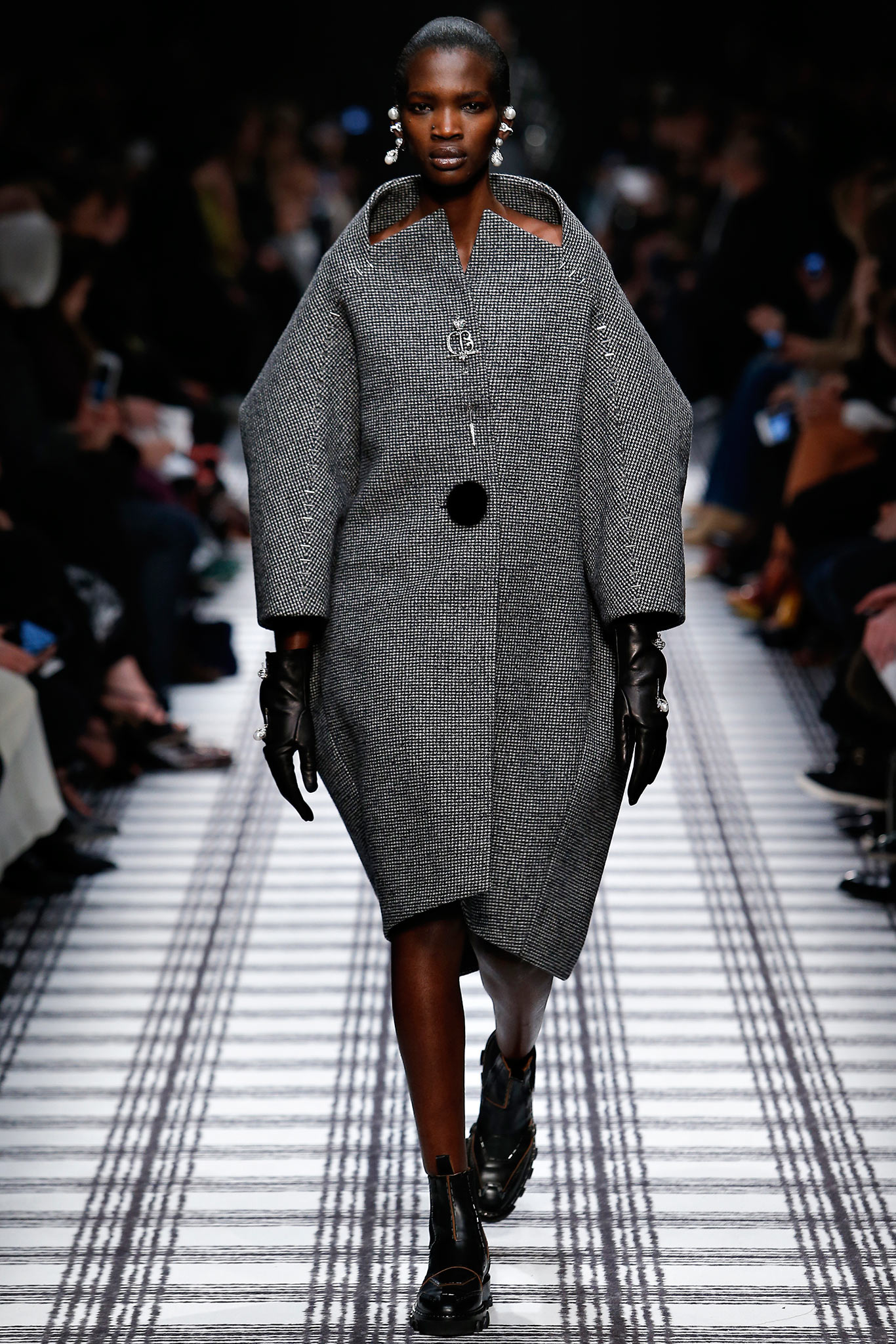 Aamito balenciaga001